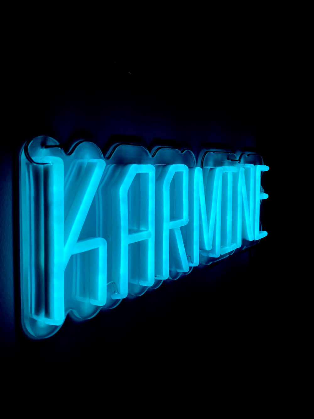Néons Karmine Corp